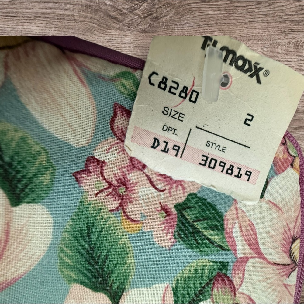 Floral Print Fold-Over‎ Clutch in Pastel Pink and Green - Picture 2 of 8